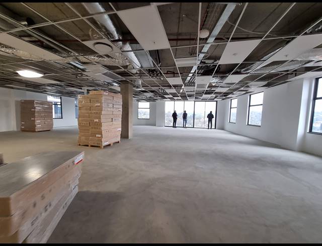 1,151M² OFFICE TO LET IN GLENADRIENNE